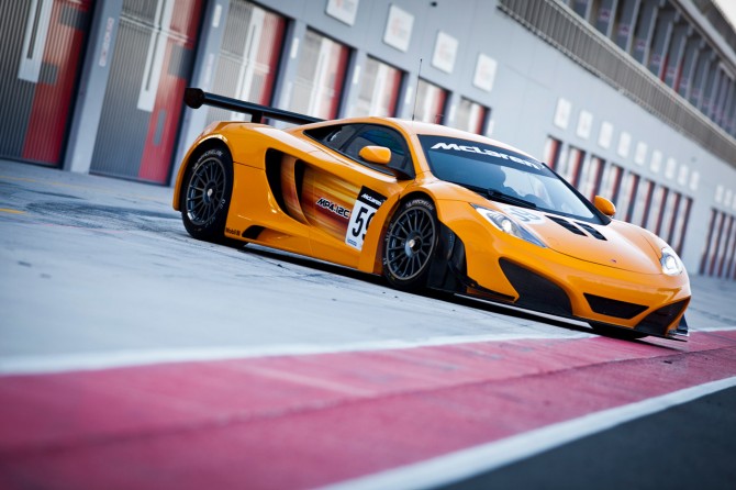 mclaren_mp412c_gt306722-670x446